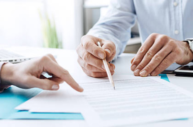 Мы готовим все документы, нотариус их проверяет